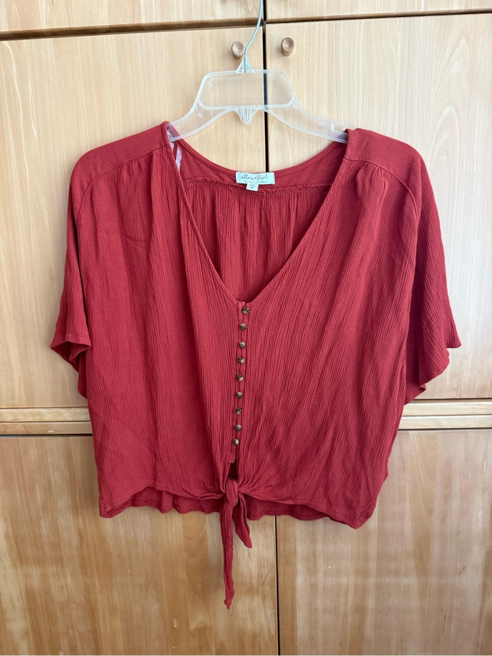 Ultra Flirt Brick Red Button-Front Tie-Hem V-Neck Crop Top